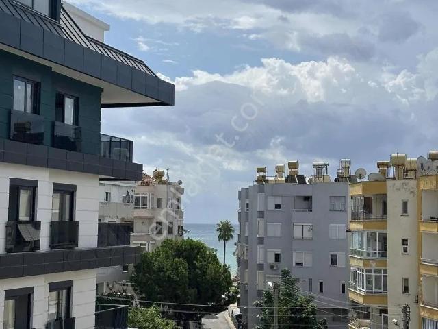 Denize 50 Metre Merkezde 2+1 Boş Daire