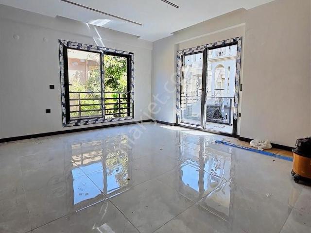 Denize 50m. Lüks Arakat 1+1 Satılık Daire