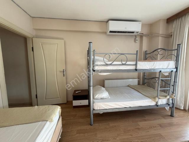 Denize Çok Yakın Ana Cadde Üzerinde Eşyalı 2+1 Daire