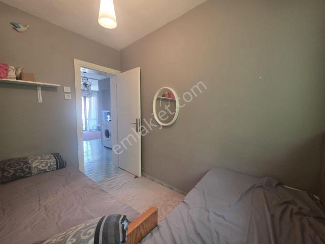 Denize Çok Yakın! Full Eşyalı, Tadilatlı 2+1 Satılık