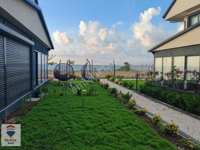 Denize Sıfır, 4+1, Geniş Bahçe Kullanımlı, Ayrı Mutfaklı Villa
