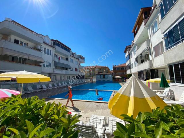 Denize Sıfır ^havuzlu Sitede ^eşyalı Kiralık 2+1
