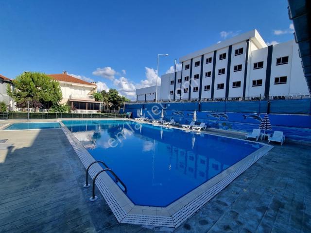 Denize Sıfır Havuzlu Sitede Oturuma Hazır Eşyalı 3+1 Villa