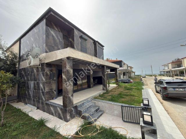 Denize Sıfır Sıtede Tamamen Yenilenmiş Mıhteşem Villa