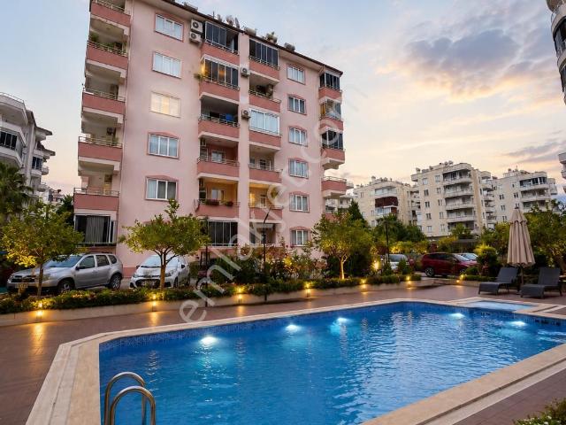 Alanya Mahmutlar Merkez'de Denize Sıfır Konumda Satılık 4+1 Daire