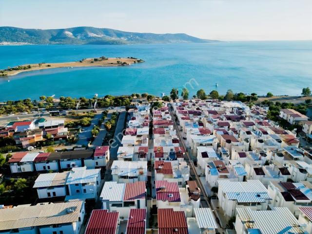 Denize Sıfır Sitede Özel Plajlı, Teras Mutfaklı 3+2 Eşyalı Villa
