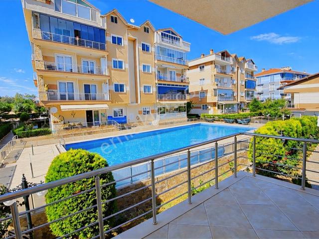 Denize Sıfır Sitede, Deniz Manzaralı 5+1 Villa
