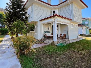 Denize Sıfır Sitede, Havuzlu Müstakil Lüx Villa