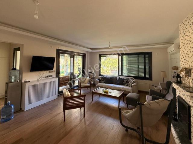 Denize Sıfır Sitede, Havuzlu Villa