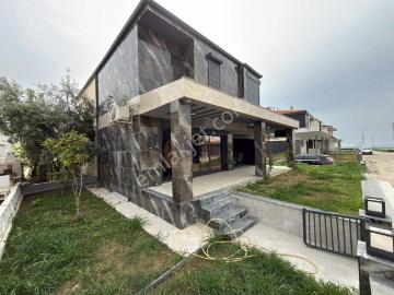 Denize Sıfır Sitede Tamamen Yenilenmiş Günlük Lüks Kiralık Villa