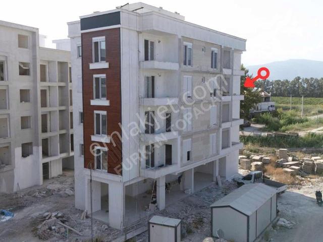 Denize Sadece 300 Metre Mesafedeki Geniş 1+1 Satılık Daire