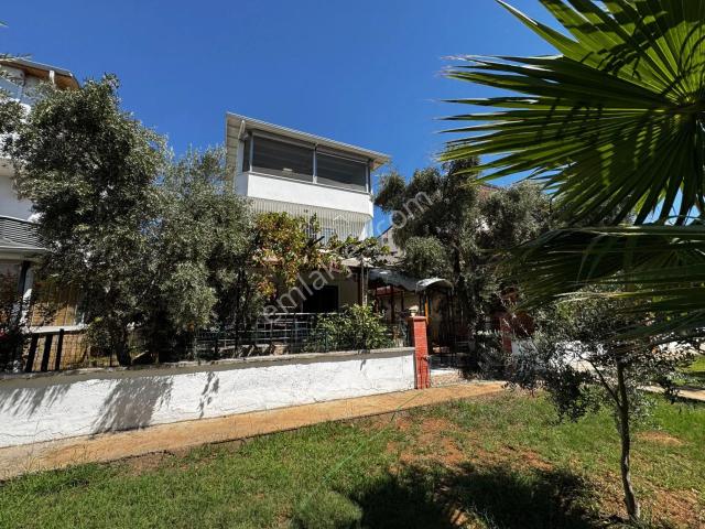 Denize Sadece 450 Metre Mesafede Full Eşyalı 4+1 Satılık Villa!