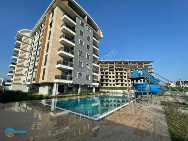 Denize Yakın Ful Aktiviteli Sitede Eşyalı Kiralık Daire