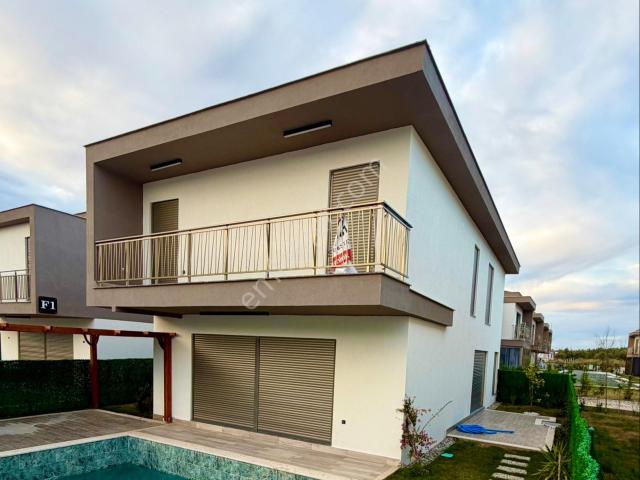 Denize Yakın Özel Havuzlu Müstakil Full Eşyalı