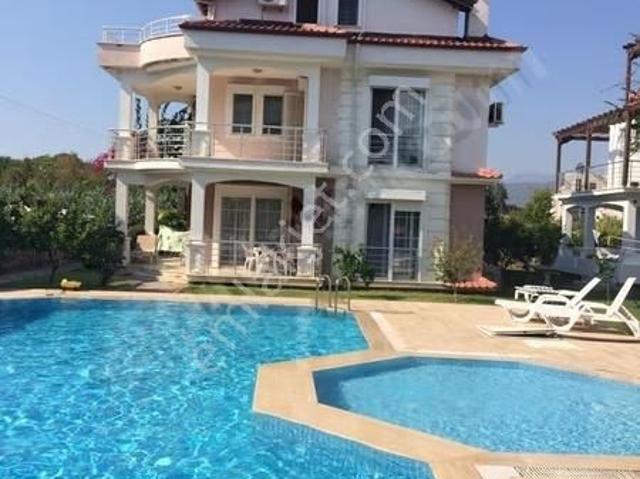 Denize Yakın Satılık Villa