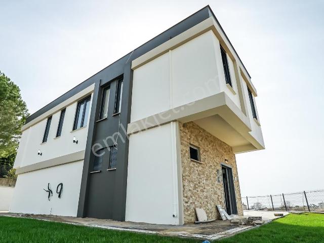 Denize Yakın Satılık Müstakil Villa