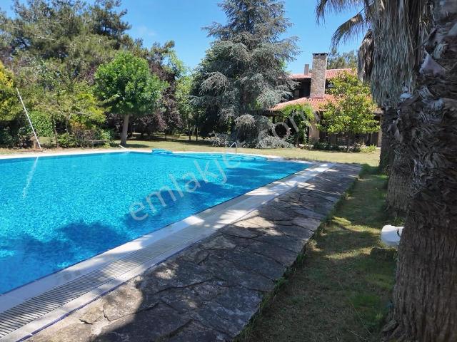 Denize Yakın Site İçinde Seçkin Ailelere Özel 5+1 Taş Villa