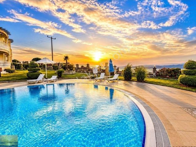 Denize Yakın Sitede Satılık Bahçeli Ev Eşyalı Daire Özel Plajlı Sitede Ön Sirada Düzayak Konumlu Ev