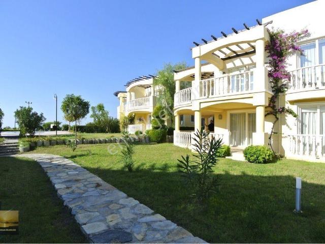 Denize Yakın Sitede Satılık Bahçeli Ev Eşyalı Daire Özel Plajlı