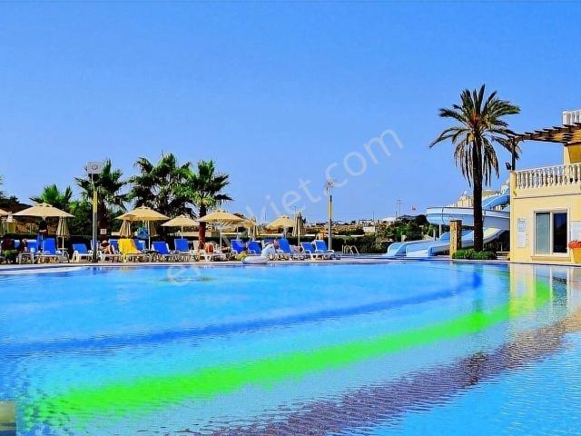 Denize Yakın Sitede Satılık Eşyalı Üstkat Daire Özel Plajlı Ev