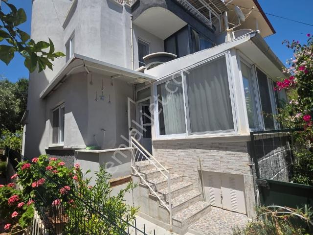 Denize Yürüme Mesafesinde Müstakil Bahçeli Villa