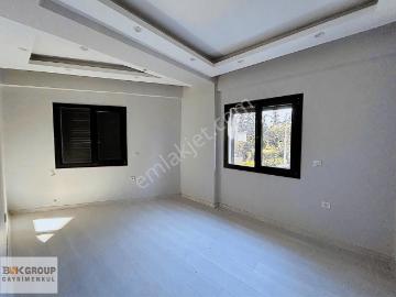 Denize Yürüme Mesafesinde Çarşıda Geniş Bahçeli Villa