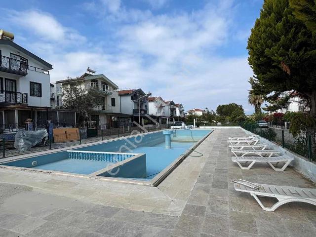 Denize Yürüme Mesafinde Full Tadilatlı Satılık Villa