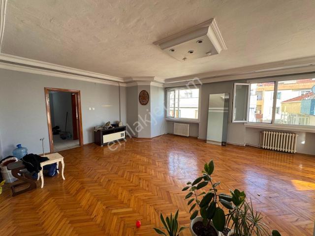 Denizköşkler’de 3+1 Sağlam Binada 180m2