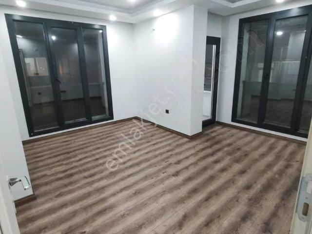 Denizköşkler'de 2+1 Yeni Bina 80m2 Acil Satılık Ara Kat Daire