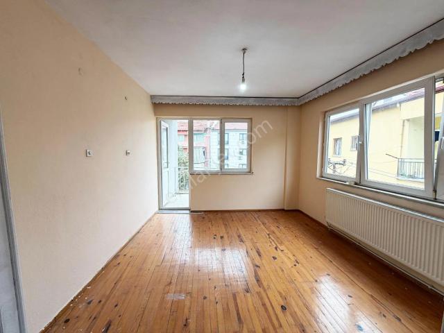 Denizli Atalar'da 4 Balkonlu Ön Cephe 3+1 Kiralık Daire