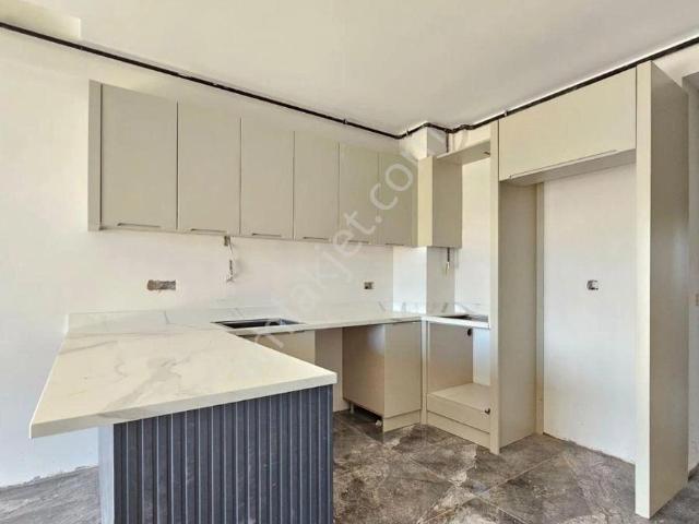Denizli Çakmak Mahallesinde Önü Açık Satılık 2+1 Suit Daire