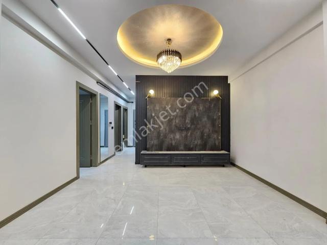 Denizli Albayrak Meydanına Yakın 2+1 Ebeveyn Banyolu Giyinme Odalı Lüks Daire