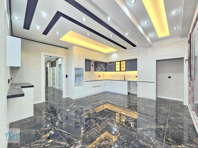 Denizli Bereketler Mahallesi 4+1 200 M2 Panjurlu Ultra Lüks Satılık Ara Kat Daire