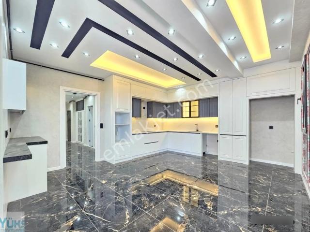 Denizli Bereketler Mahallesi 4+1 200 M2 Panjurlu Ultra Lüks Satılık Ara Kat Daire