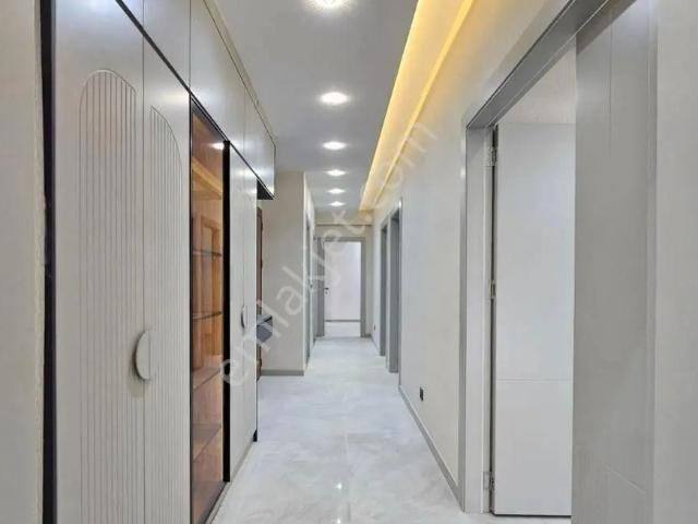 Denizli De Göveçlikte Arakat 3+1 190 M2 Panjur E.banyolu Giyinme Odalı Lüks Daire