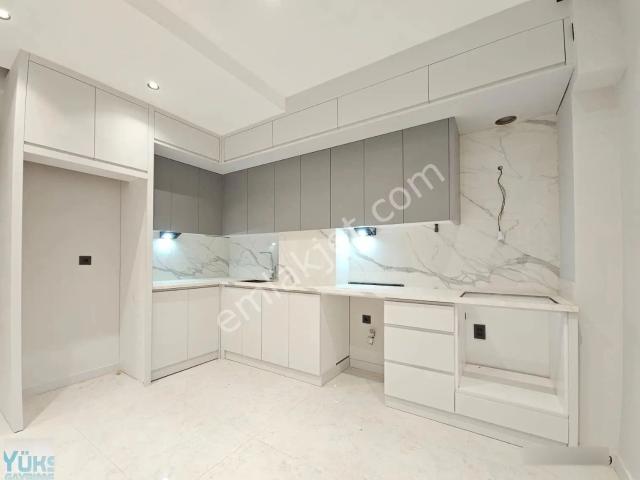 Denizli Şemikler Mahallesinde Naz Bayrağa Yakın Panjurlu 2+1 100 M2 Lüks Satılık Arakat Daireler