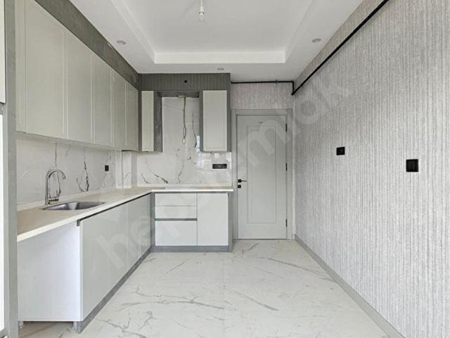 Denizli şemikler mahallesinde 2+1 120 m2 ebeveyn banyolu full beyan satılık arakat daire