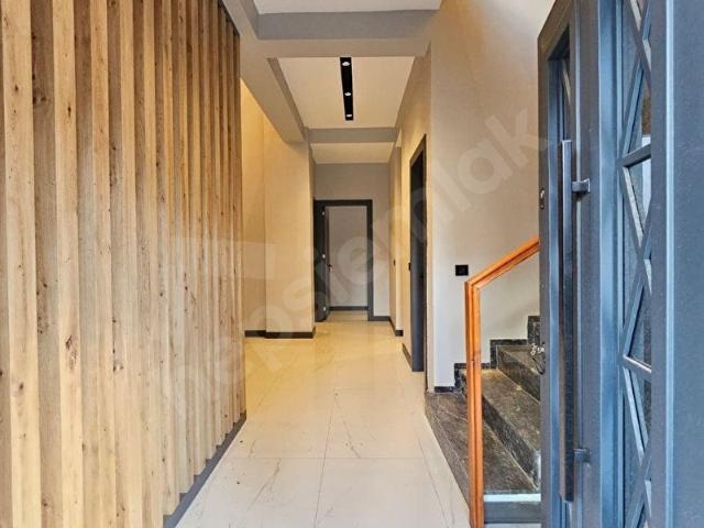Denizli göveçlikte 5+1 300 m2 şehrin zirvesinde taşınmaya hazır modern lüks villa