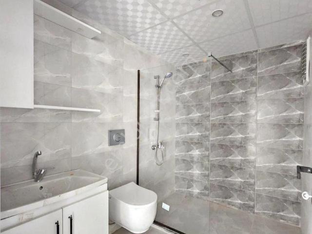 Denizli Hallaçlar Mahallesinde 2+1 Caddeye Yakın Satılık Arakat Daire