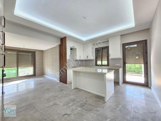 Denizli Hallaçlar Mahallesinde Yeşil Alan Park Cepheli Satılık Villa