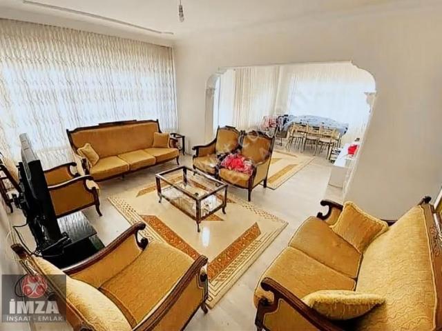 Denizli İstiklalde Çınar Meydanı Manzaralı Geniş Daire 3+1