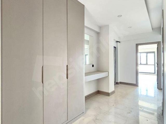 Denizli karahasanlı da 3+1 190 m2 havuzlu site içinde konsept akıllı ev sistemli lüks daire