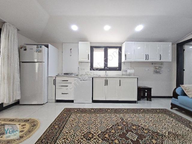 Denizli Selçukbey Mahallesinde 2+1 Eşyalı Teraslı Kiralık Çatı Katı