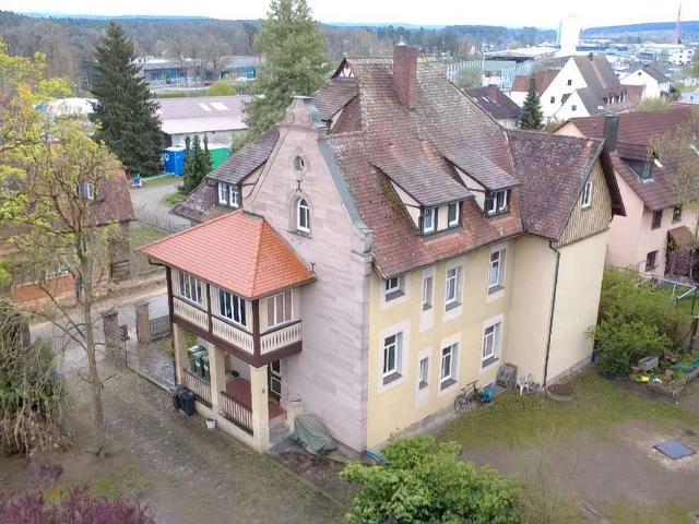 Denkmalgeschützte Jugendstilvilla – großzügige 4,5 Zimmer Wohnung in Bahnhofsnähe