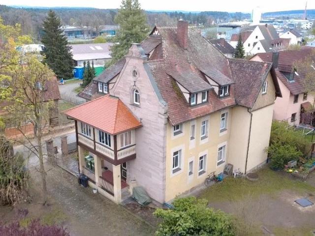 Denkmalgeschützte Jugendstilvilla – großzügige 4,5 Zimmer Wohnung
