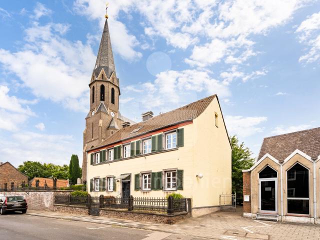 Denkmalgeschütztes ehemaliges Pfarrhaus in Bergheim Büsdorf mit Erbbaurecht!