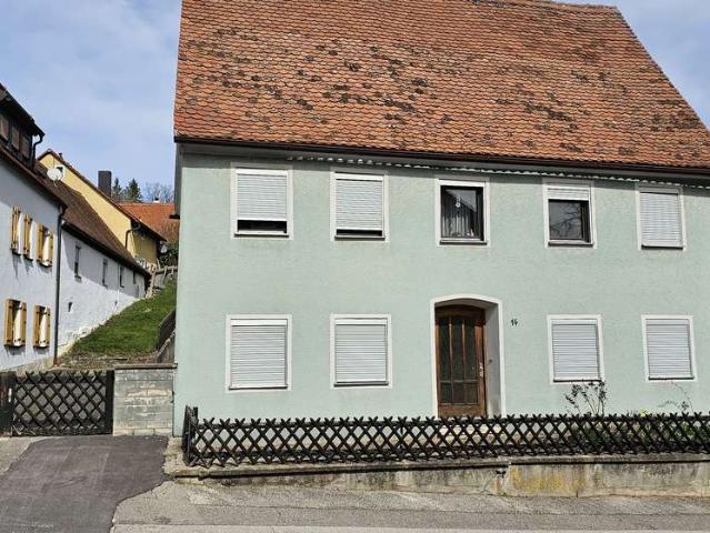 Denkmalgeschütztes Haus mit grossem Grundstück zur Bebauung