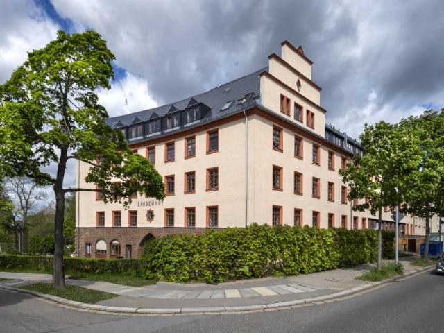 Denkmalgeschütztes Objekt mit Fußbodenheizung und Parkett !