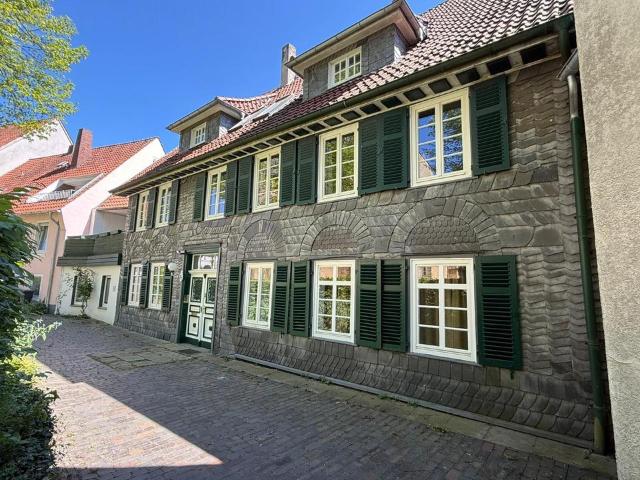 Denkmalgeschütztes Schieferhaus mit Gewerbeeinheit