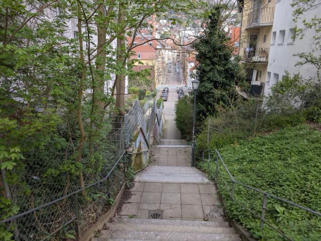 Denkmalgeschütze renovierte 5 Zi Maisonette in Stgt Süd in Hanglage mit Stadtblick und Kaufoption